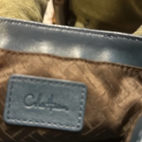 Cole Haam vintage Crossbody. And very good gently used condition.​​​ - Picture 3 of 9